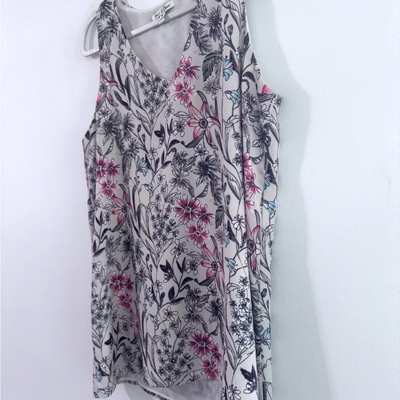 Floral Print Tank Top - Black and Pink - Picture 2 of 4